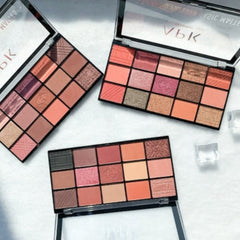 APK Reloaded Palette 15-Color Basic Mattes Eyeshadow