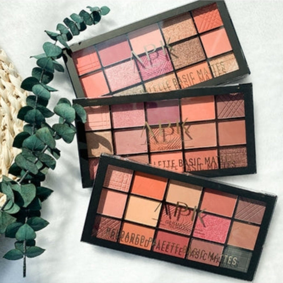 APK Reloaded Palette 15-Color Basic Mattes Eyeshadow